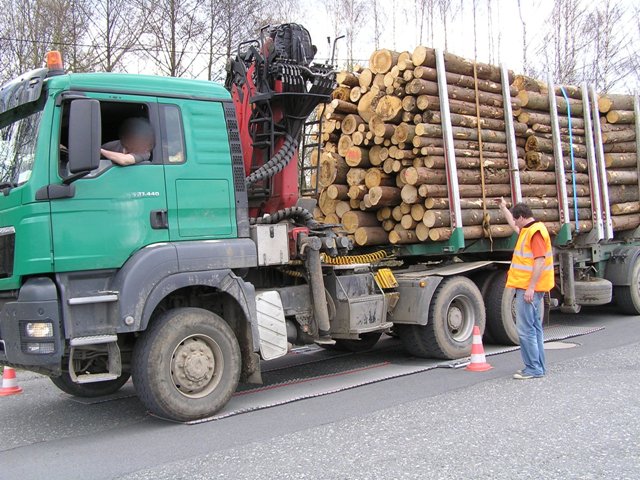 g) vážení nákladních automobilů