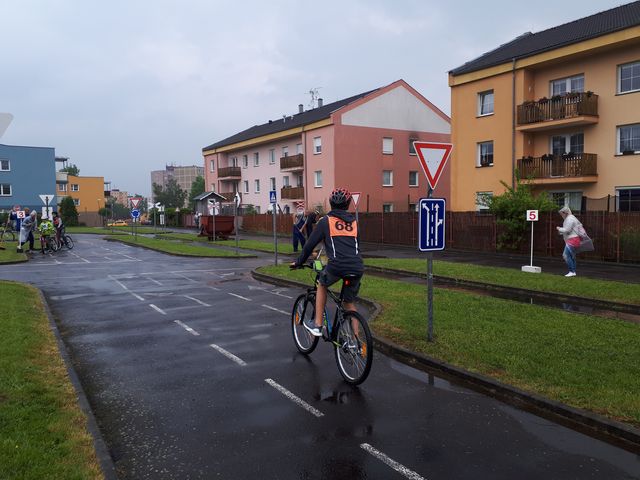 jízda na hřišti 1