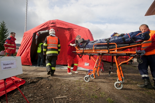 k) odsun zraněných