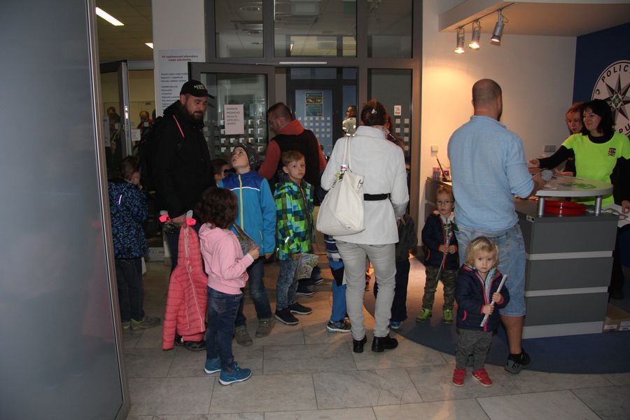 každý dostal reflexní dárek.JPG