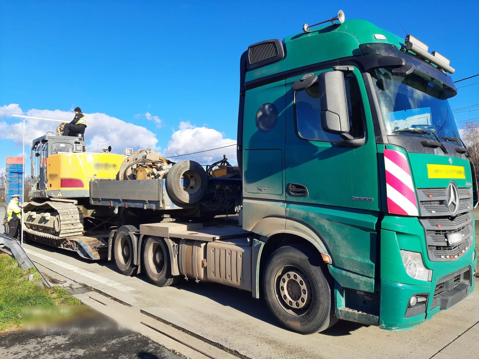 kontrola u Bystřice_silnice 68_bagr1.jpg