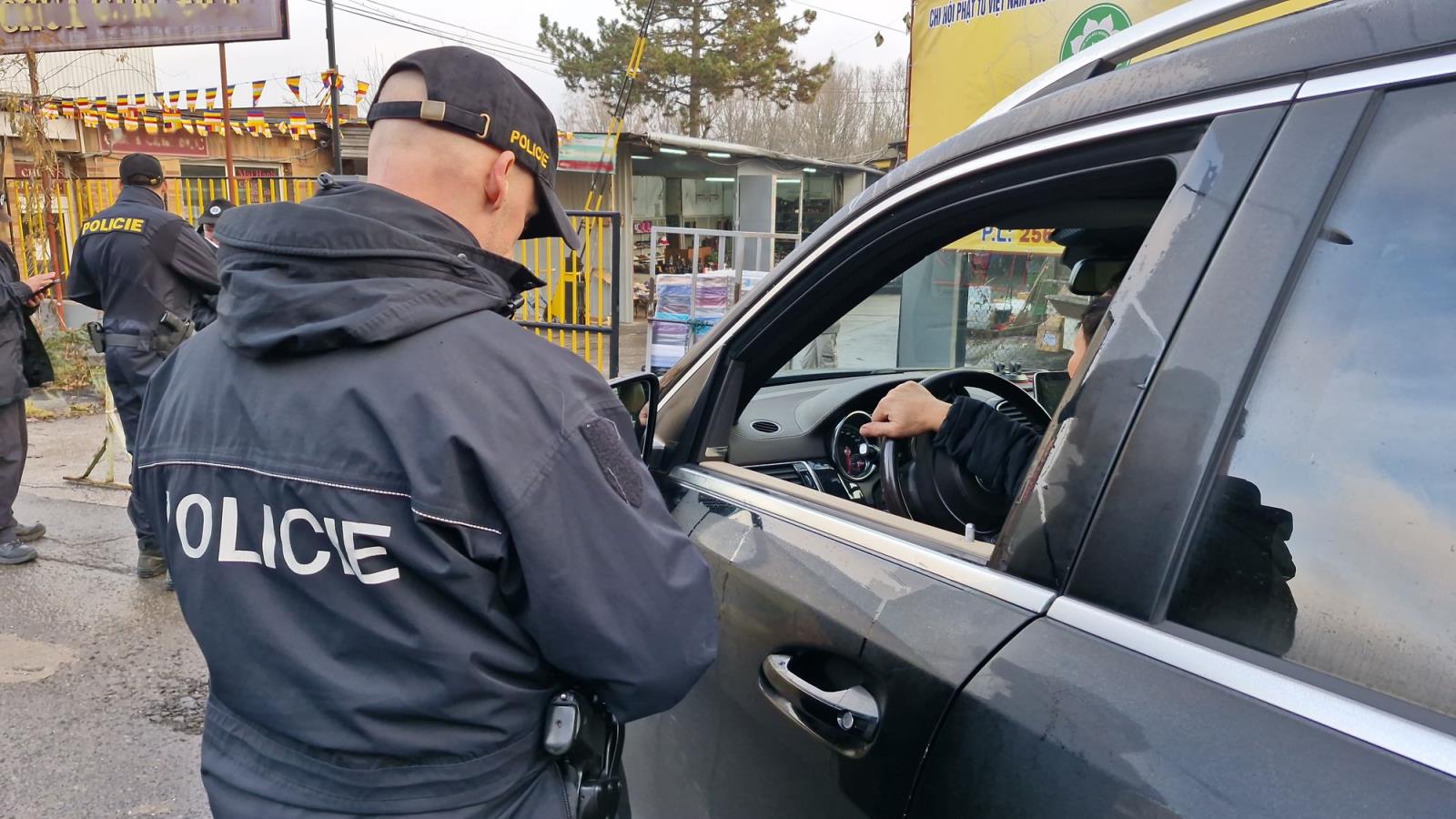 kontrolní akce_cizinecká policie (1).jpg