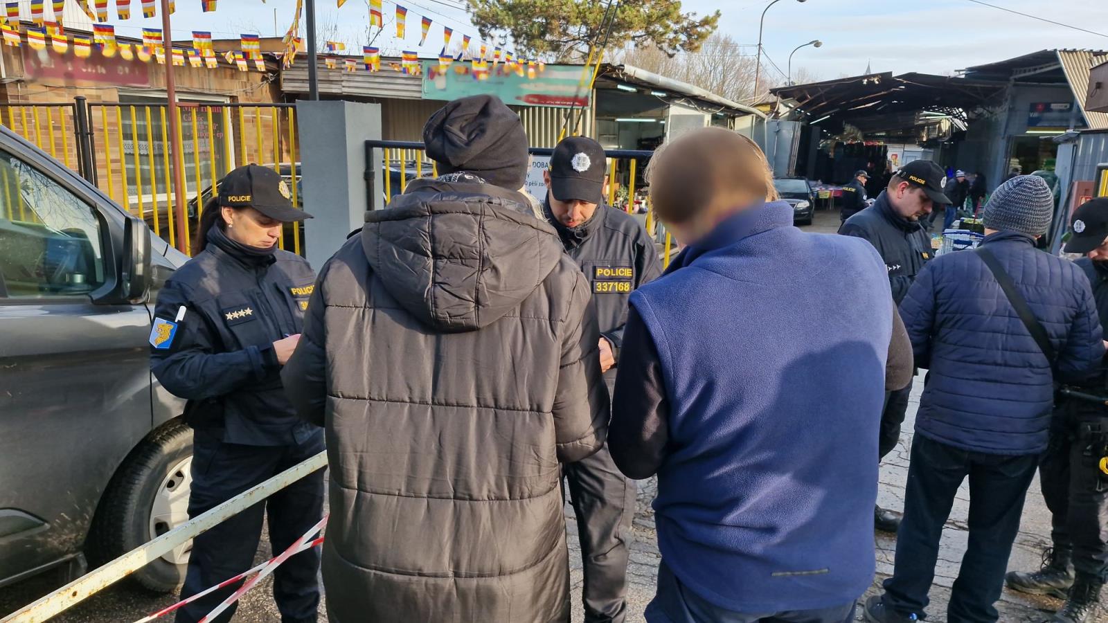 kontrolní akce_cizinecká policie (10).jpg