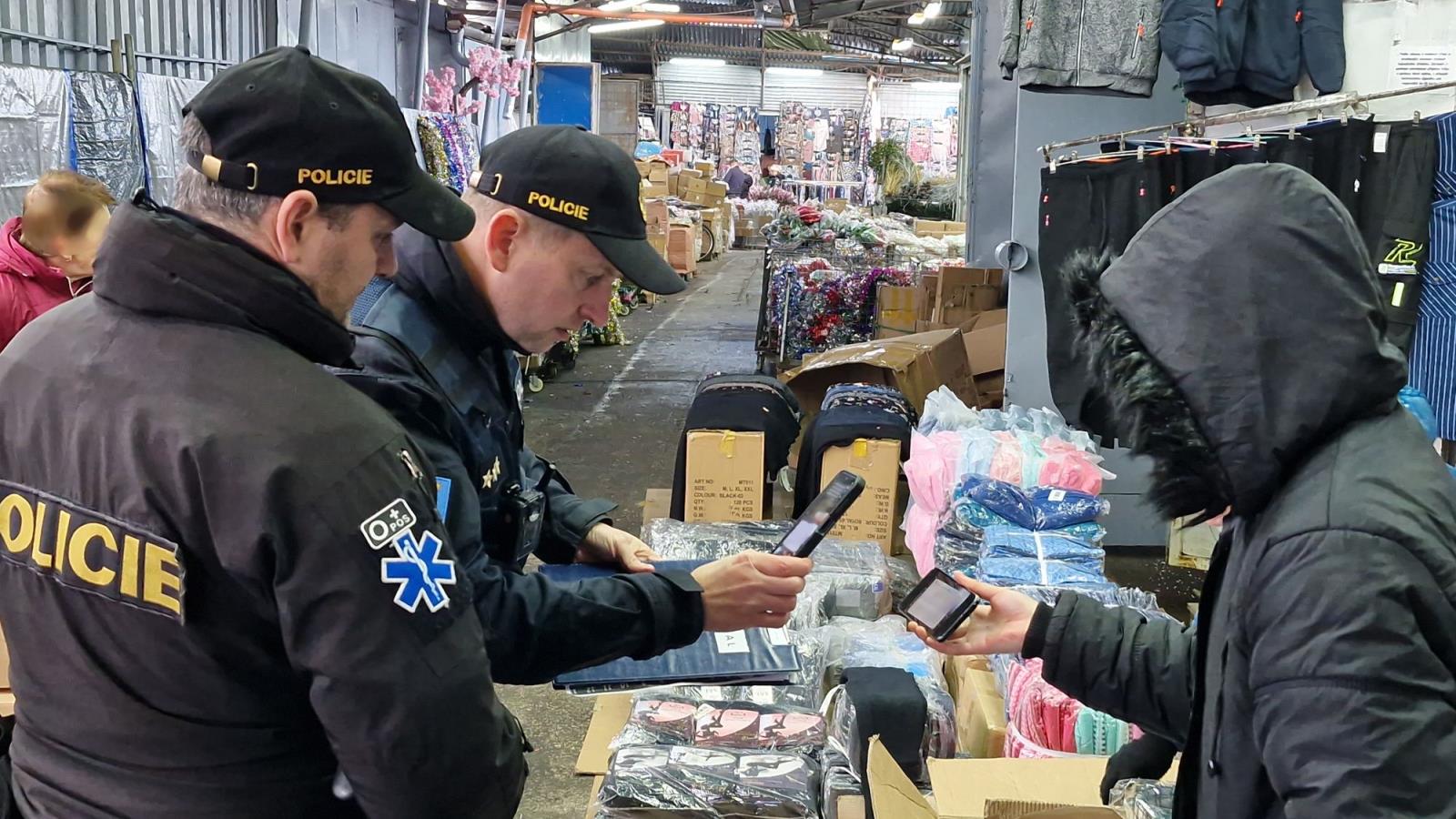 kontrolní akce_cizinecká policie (5).jpg