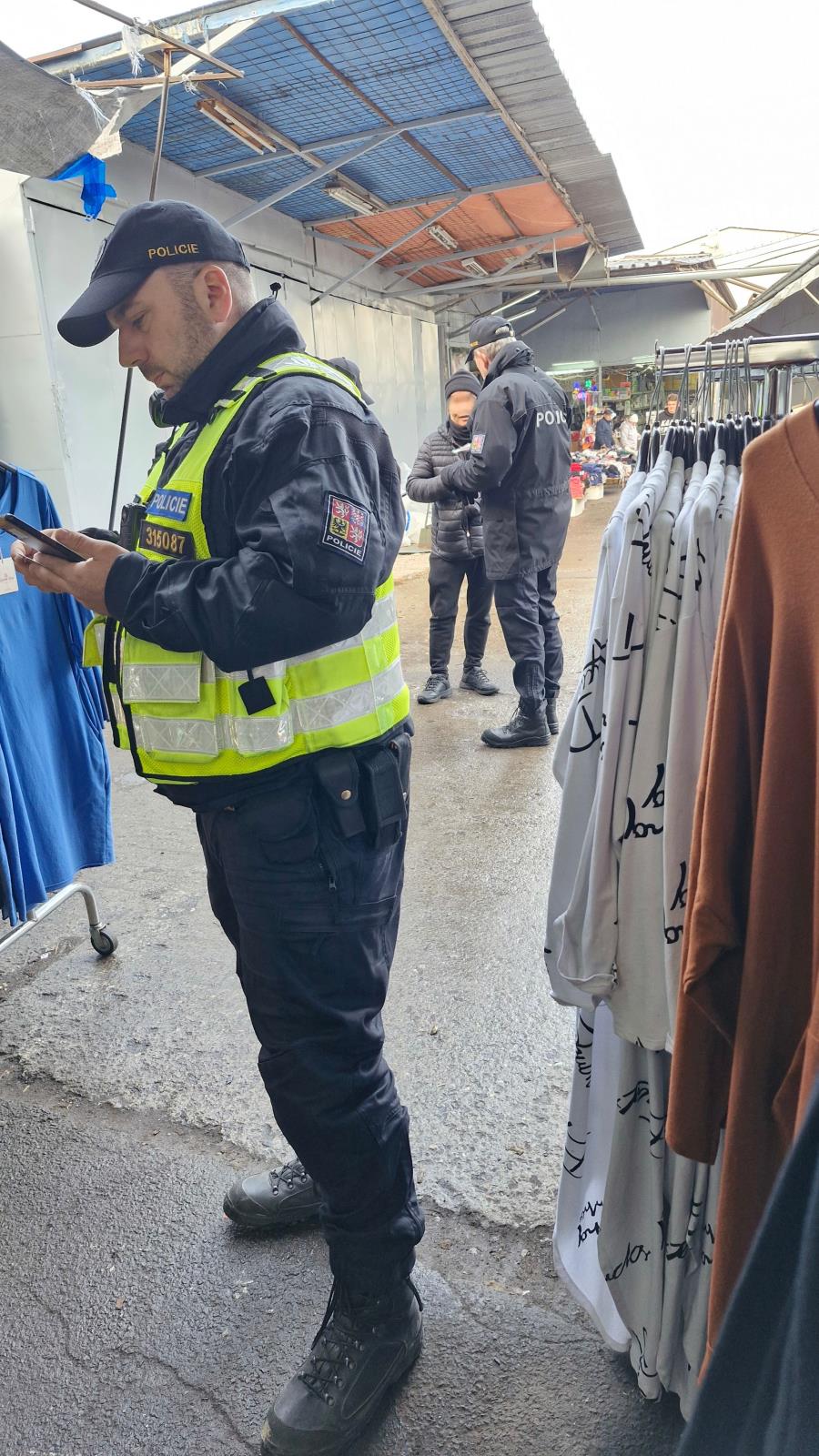 kontrolní akce_cizinecká policie (9).jpg