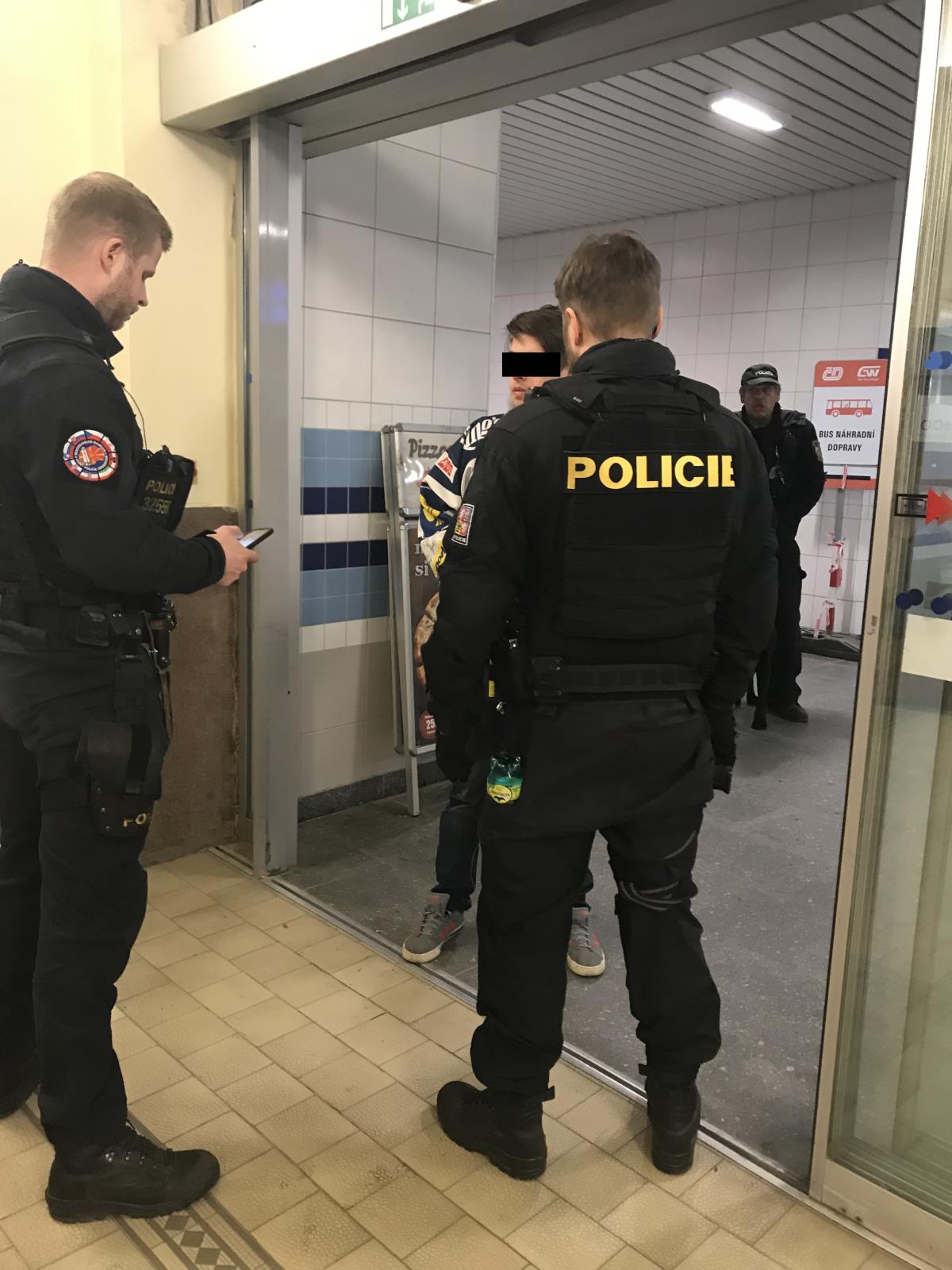 kontroly na vlakovém nádraží
