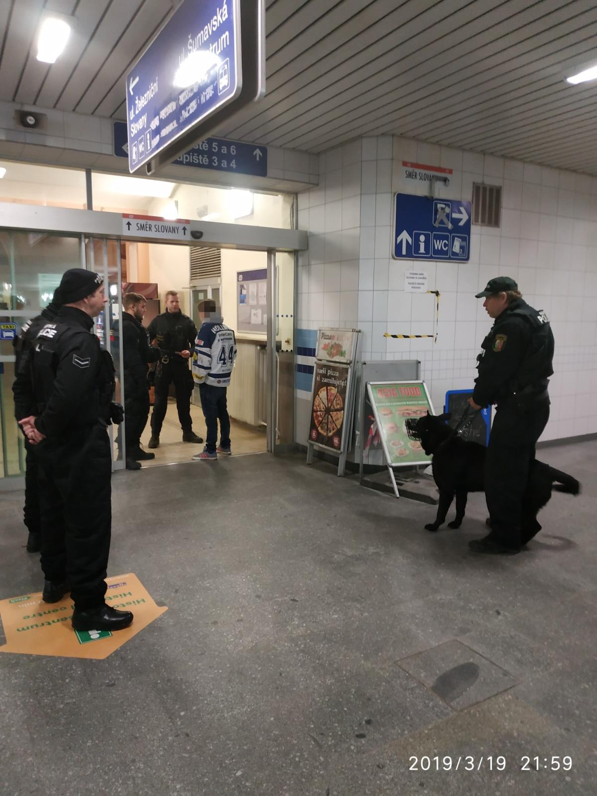 kontroly na vlakovém nádraží