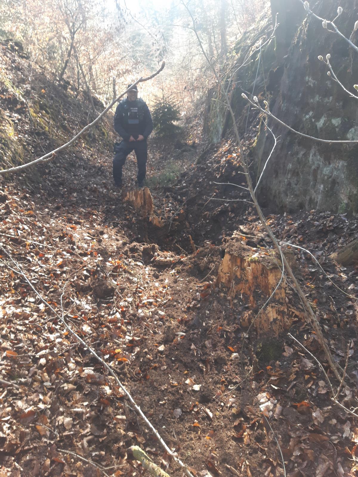 kráter po řízeném odpalu