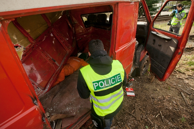 l) ohledání místa policejním vyšetřovatelem