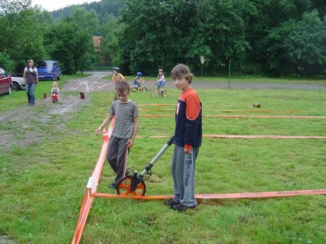 měření závodiště...