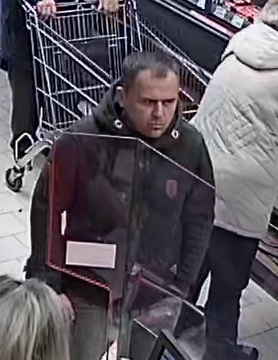 mohl by poskytnout důležité informace k případu