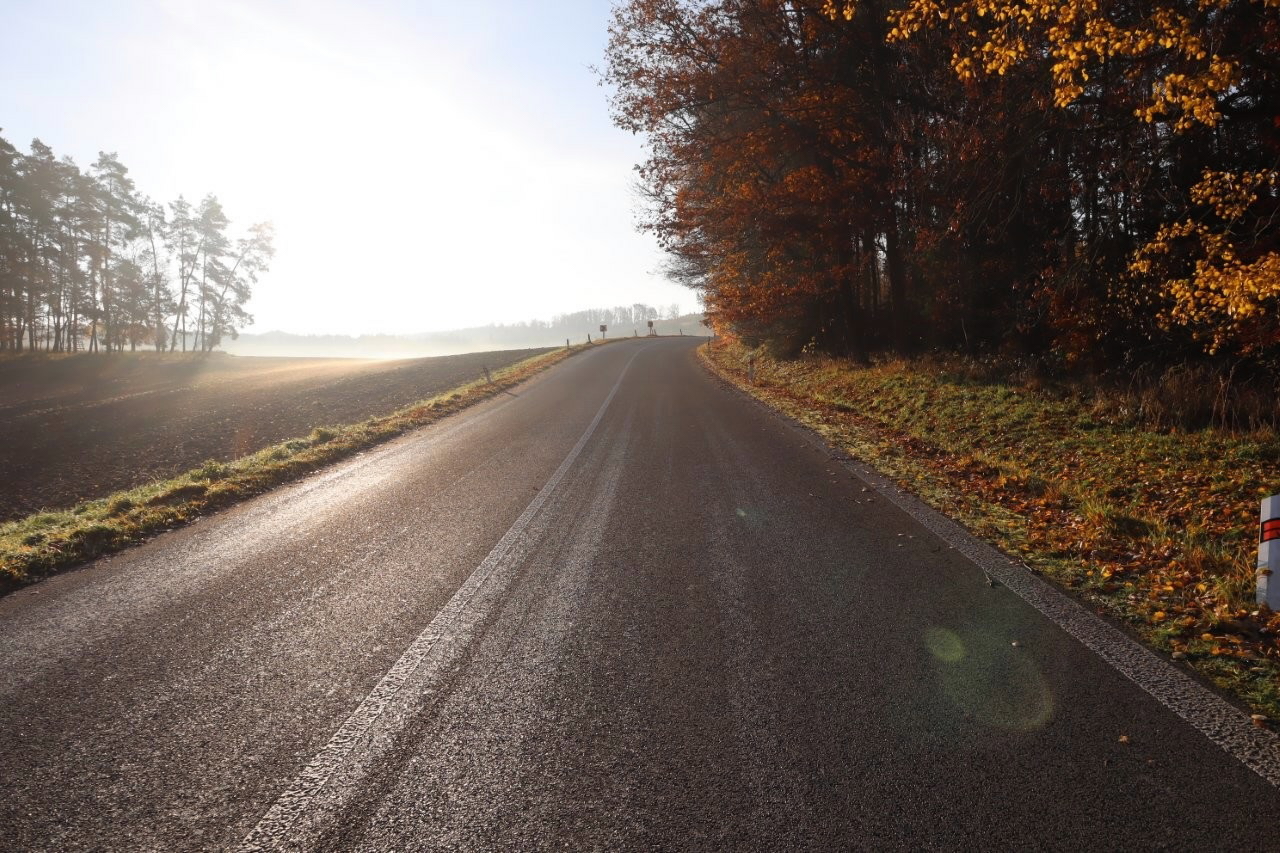 namrzlá vozovka u obce Luka