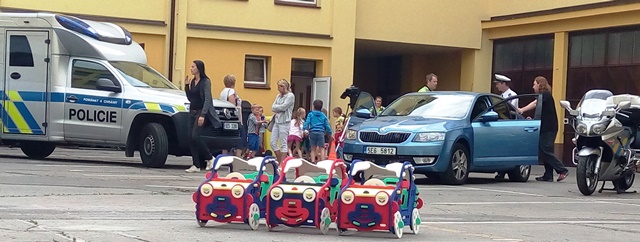 nový vozový park zapůjčený BESIPem.jpg