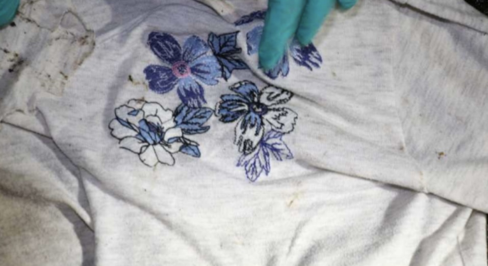 oblečení neznámé ženy