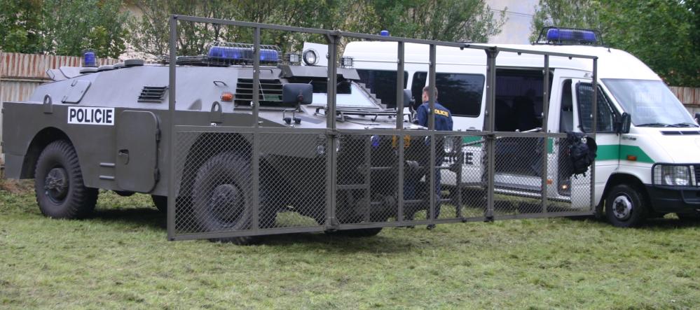 obrněné vozidlo policie.JPG