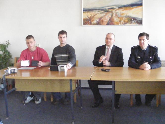 ocenění a zástupci policie a pojišťovny