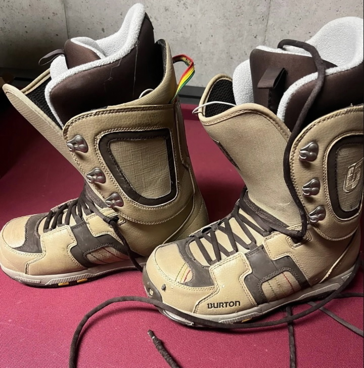odcizené boty na snowboard