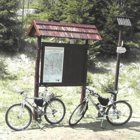 odstavená kola při cykloturistice
