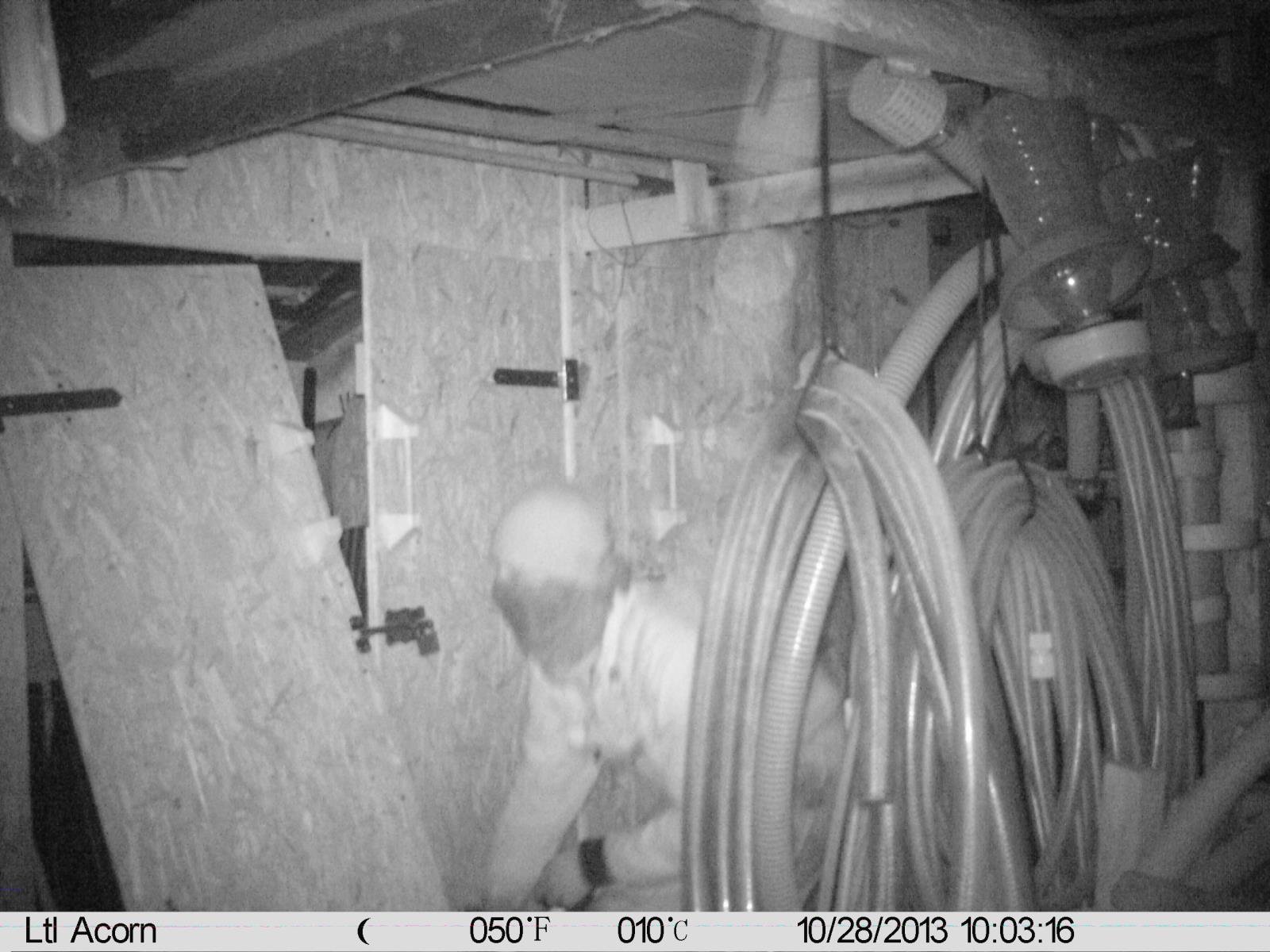 pátráme po totožnosti těchto mužů