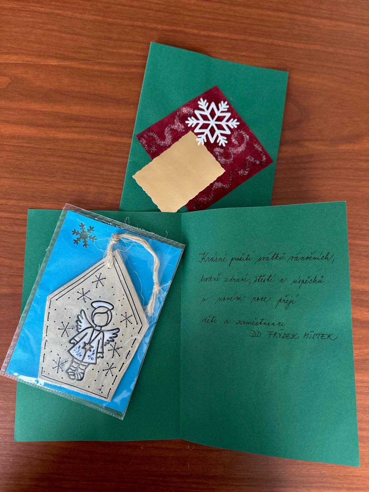 poděkování dětí policistům.jpg