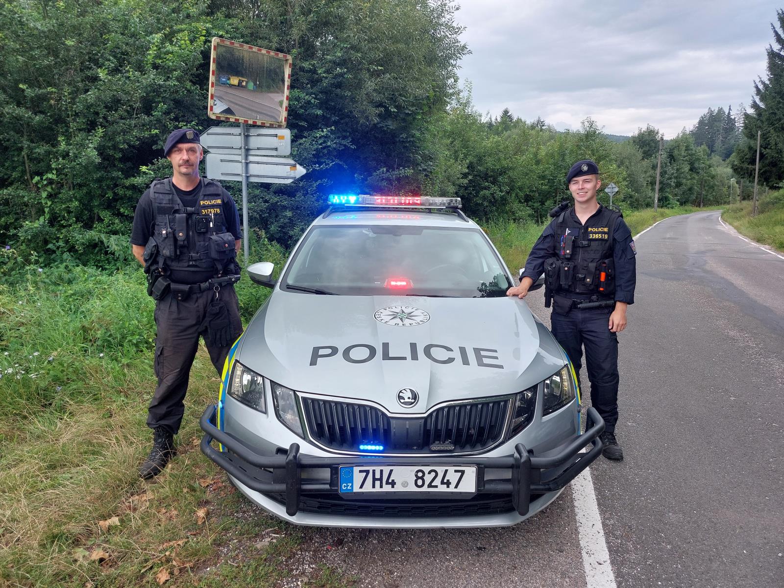 policisté - záchrana života
