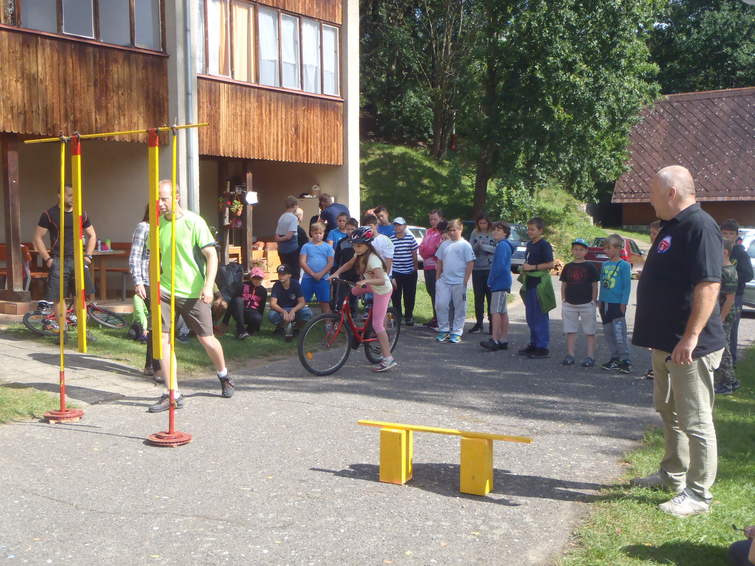 policisté na dětském táboře