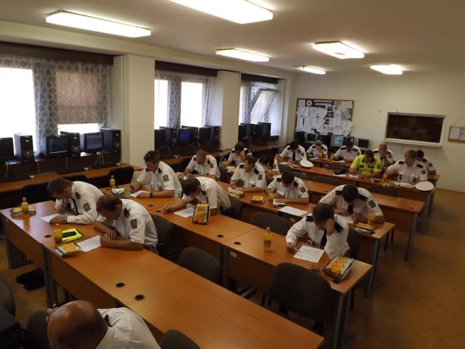 policisté při testech