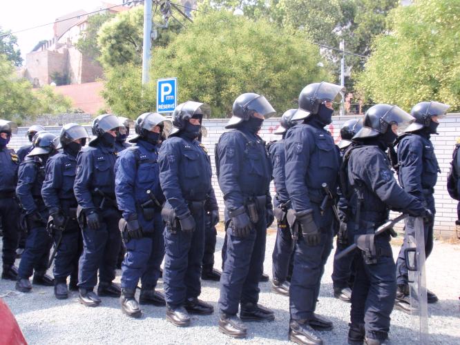 policisté.JPG