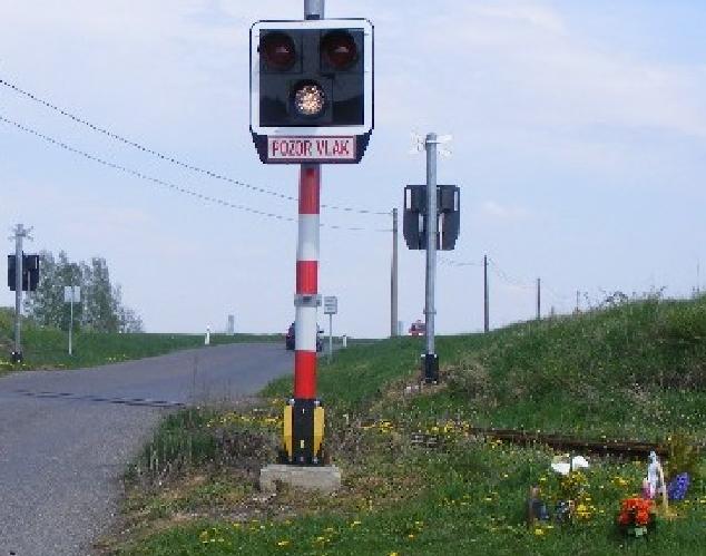 místo tragické dopravní nehody na železničním přejezdu