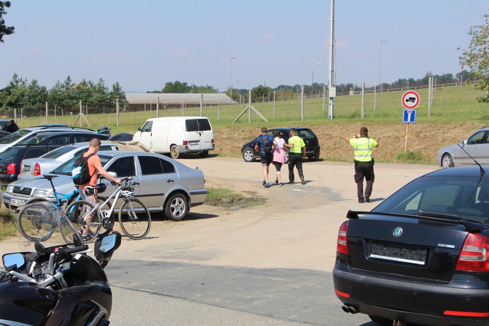 pomoc při záchraně cyklistky II.JPG