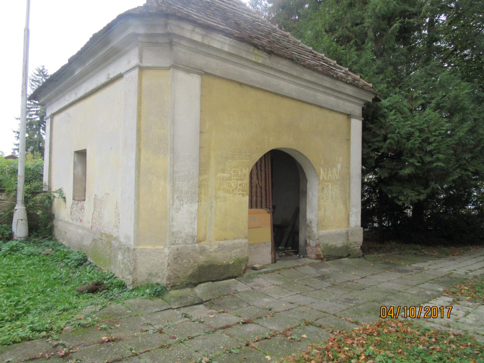 poničená márnice