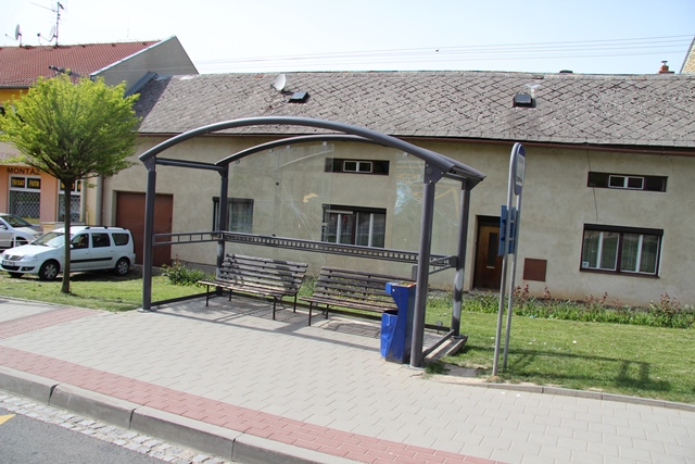 poničená zastávka