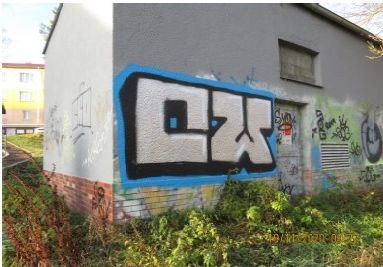 poškozená fasáda