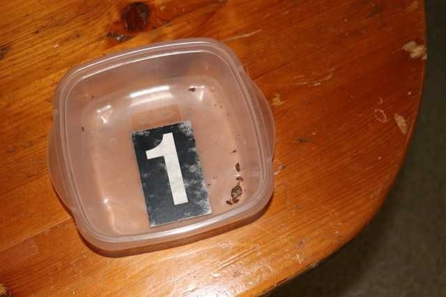 prázdná plastová dóza