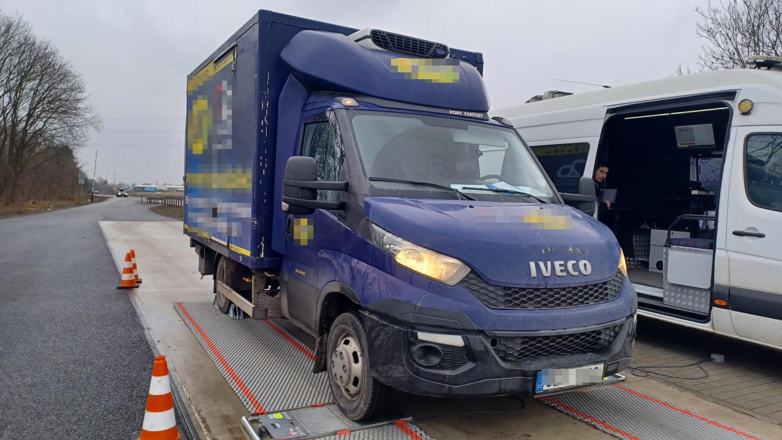 překročení hmotnosti o 308 kg