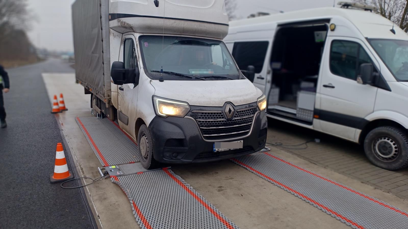 překročení hmotnosti o 555 kg