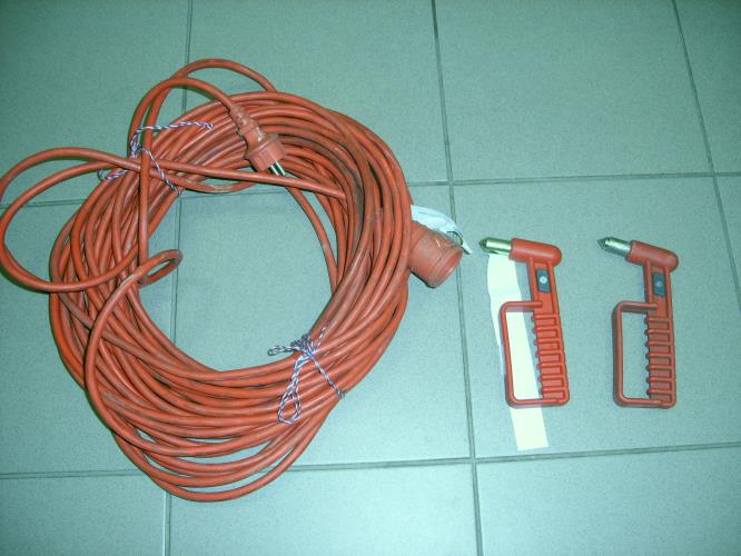 prodlužovací kabel + 2 ks rozbíječe skla