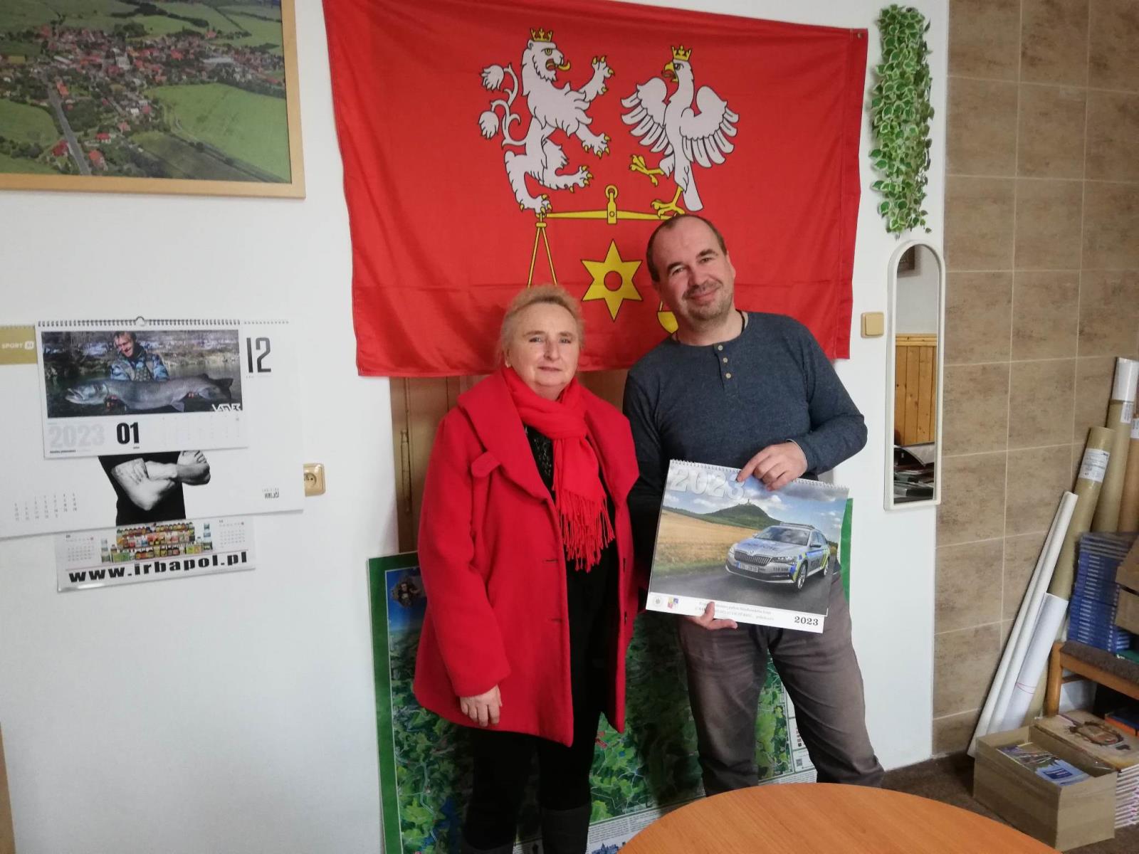 ředitelka ÚO PČR Kutná Hora se starostou Červených Janovic