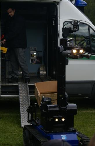 robot, pomocník pyrotechniků.jpg