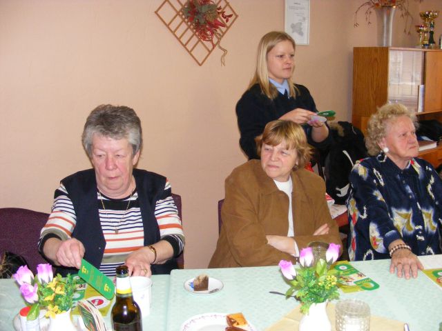 rozdávání letáčků