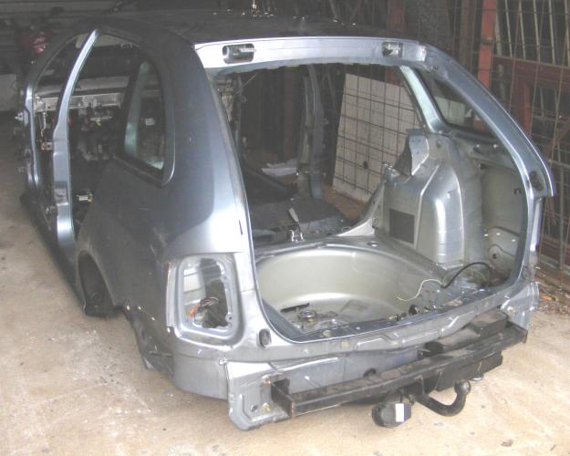 rozebrané auto  