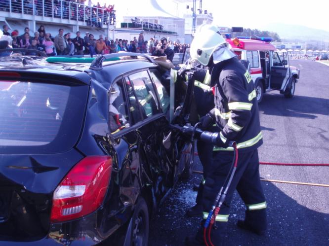 simulovaná autonehoda 