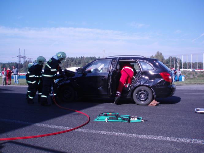 simulovaná autonehoda 