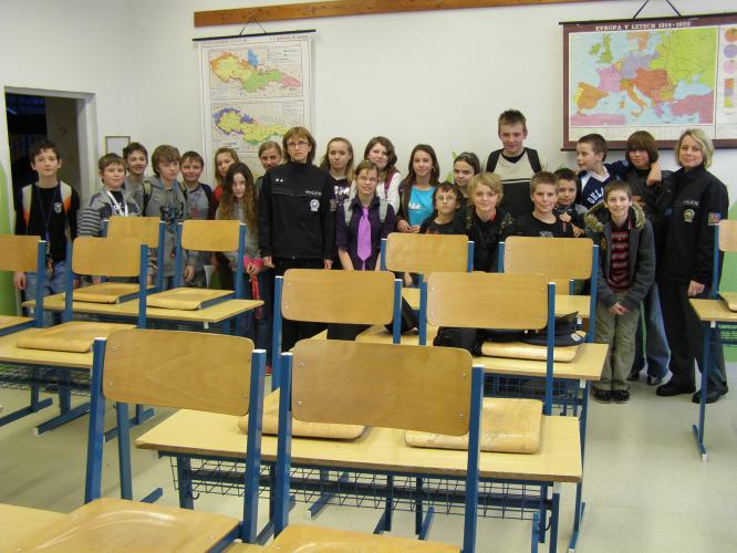 skupinové foto s šesťáky