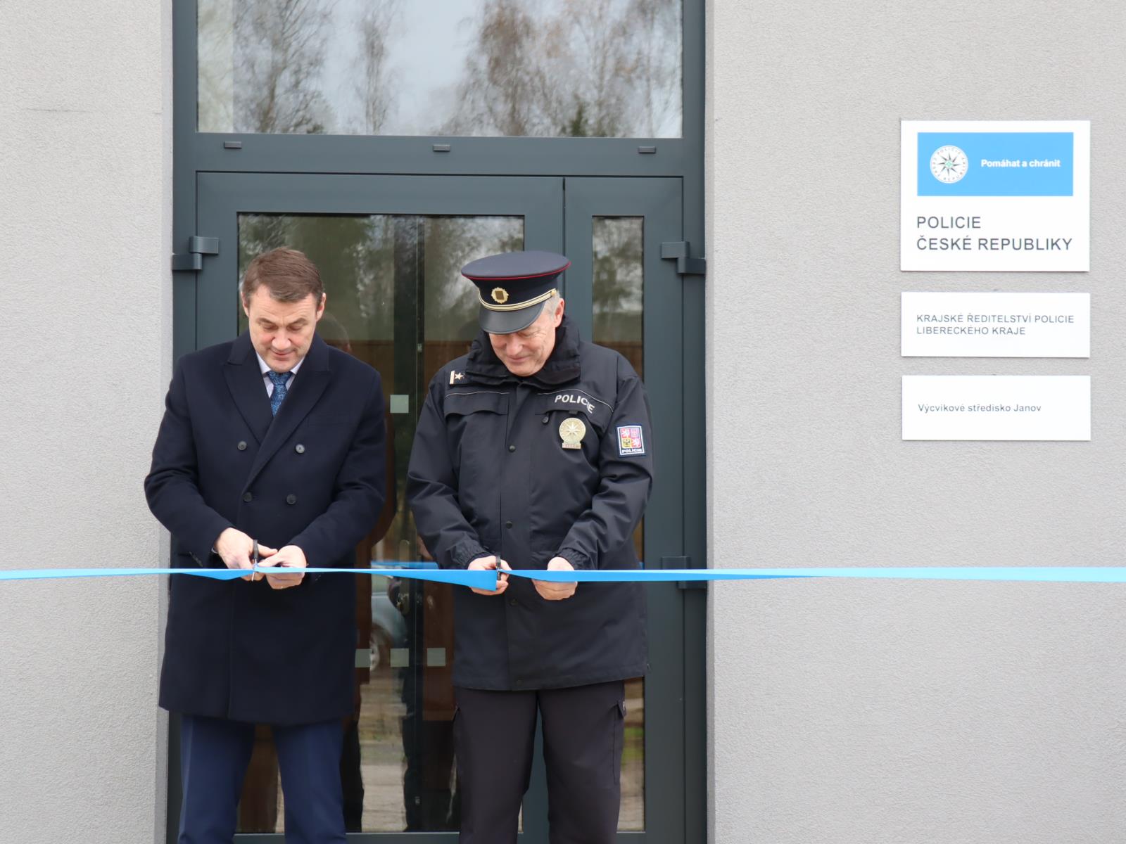 slavnostní přestřižení pásky zrekonstruovaného objektu