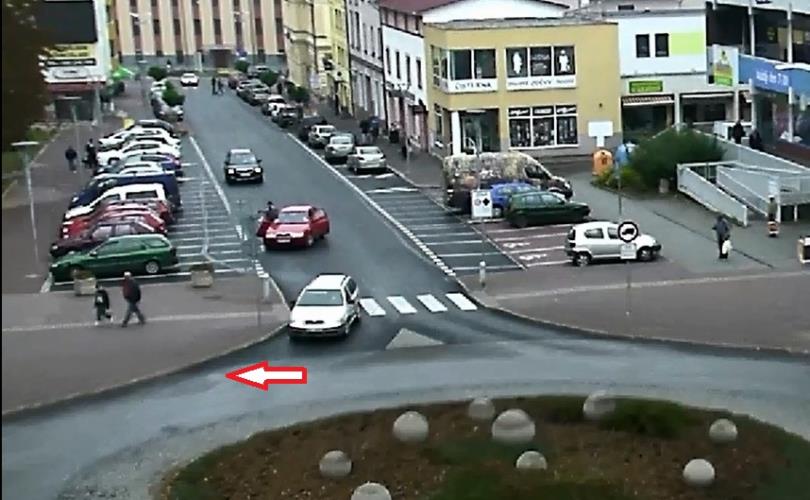 směr újezdu stříbrné Škody Octavie