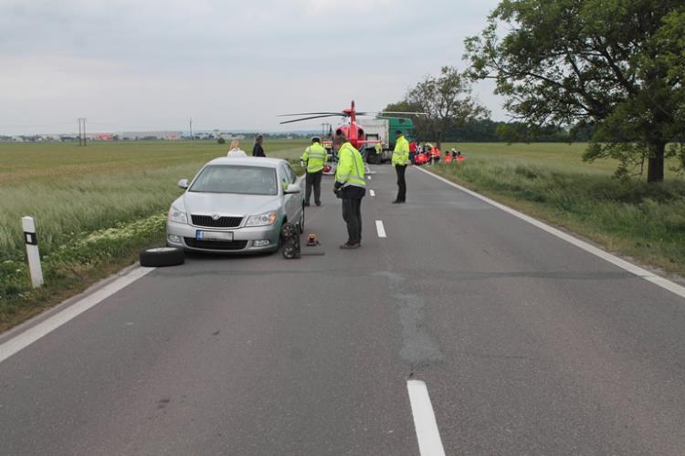 střet motorky s nákladním autem  (1)