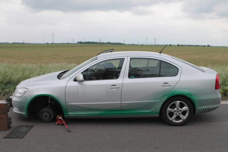 střet motorky s nákladním autem  (2)