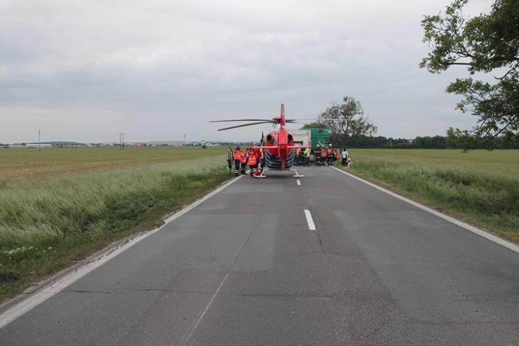 střet motorky s nákladním autem  (3)