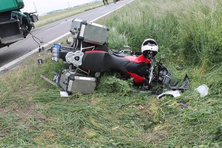 střet motorky s nákladním autem  (9)